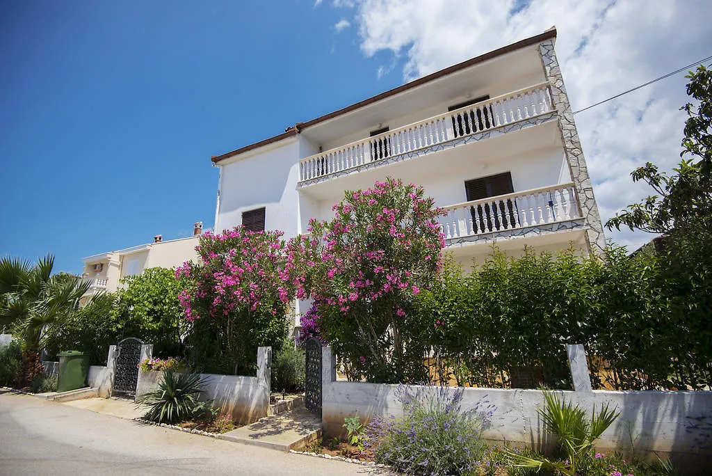 Apartments Petrcane Welcome