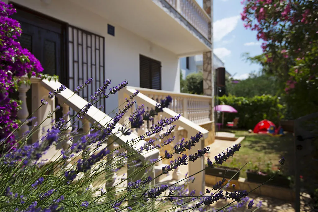 Apartments Petrcane Welcome Kroatien